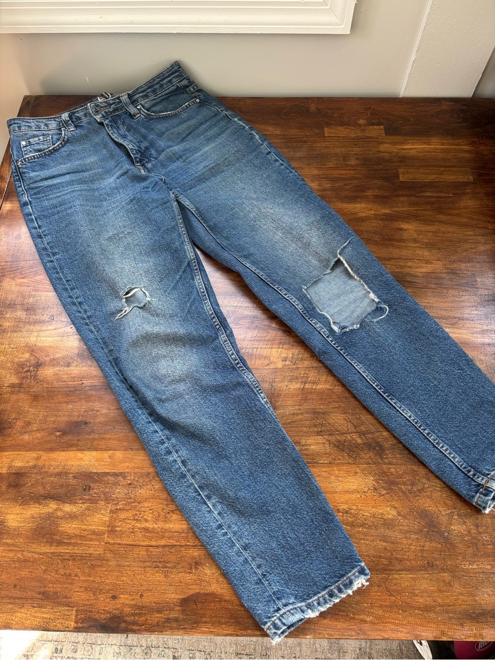 Light Blue Denim Moms distressed Jeans - Size S